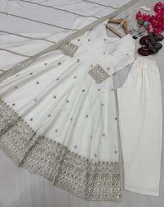 ชุดเดรส Anarkali ผ้าไหมวิชิตร้า งานปักลายดีไซเนอร์ พร้อมกางเกงและผ้าคลุมไหล่ปักลายหนัก  ชุดสำเร็จรูปพร้อมสวมใส่ - Product Image 5