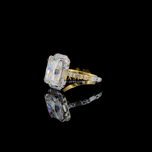 Anillo de compromiso solitario de moissanita VVS con corte de pera para mujer Tasnim, engaste de púas, estilo clásico, banda chapada en oro y plata, tercera parte. - Product Image 3