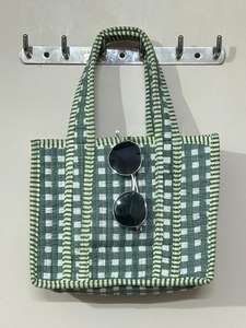 Bolso Tote de Viaje Acolchado a Mano con Múltiples Parches, Hermoso Bolso de Compras para Mujer, Hecho a Mano con Tela de Algodón Kantha, con Cierre para la Playa - Product Image 3