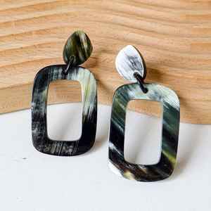 Pendientes de Lujo de Cuerno de Búfalo con Diseño Floral de Ángel para Mujer, Ecológicos, Hechos a Mano, Artesanía Natural Coleccionable - Product Image 1