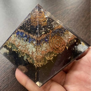 Dernière Pyramide d'Orgone en Cuir Cuivré avec Cristaux de Chakra et Bobines de Cuivre pour Méditation, Protection EMF et Reiki - Product Image 4