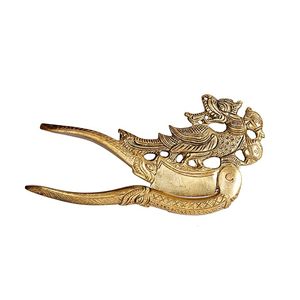 Ouvre-noix Sarota en laiton Art Déco, pince robuste, écologique, outil artistique multi-usages pour noix, amandes, noix de pécan et fruits de mer - Product Image 5