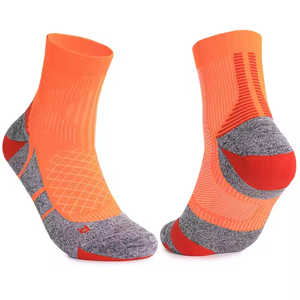 Chaussettes de course personnalisées à séchage rapide imprimées par sublimation, chaussettes de sport de performance en gros, chaussettes de cyclisme en polyester de haute qualité - Product Image 2
