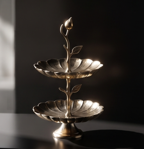 Soporte de Pastel Multifuncional de 2 Niveles en Metal Dorado, Bandeja Decorativa Festoneada con Asa de Ramas Botánicas y Capullos de Flores, para Exhibición de Té de la Tarde - Product Image 5
