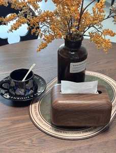 Caja de Pañuelos de Madera Clásica con Patrón Floral Grabado, Elegante y de Lujo para Decoración de Mesa en Dormitorio u Oficina, Tradebyd - Product Image 1