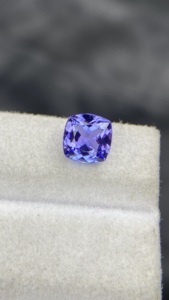 Tanzanite naturelle certifiée de 7 mm, taille coussin carrée, avec une couleur et un lustre excellents, zoïsite naturelle de 1,65 carat, pierre précieuse non montée - Product Image 3