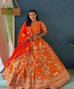 ชุดแต่งงานแบบบอลกาวน์ผ้าชีฟองสไตล์ปากีสถานแบบกึ่งสำเร็จรูป LehengaCholi สำหรับผู้หญิงในสไตล์ลาวิซา พร้อมงานปักชุนนีประดับเลื่อม - Product Image 1