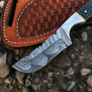 Cuchillo de Desollado Personalizado SAZ ENTERPRISES de Acero de Damasco con Mango de Resina de Panal y Funda de Cuero para Supervivencia en Campamentos al Aire Libre - Product Image 3
