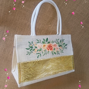 Bolsa de Yute Blanca con Estampado Floral Digital y Parche de Cuero Artificial Dorado, Elegante Bolsa de Mano para Mujer, Bolsa de Compras - Product Image 3
