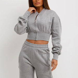 Ensemble de survêtement sportif ultra-tendance pour femme, sweat à capuche court et pantalon de jogging, décontracté pour la salle de sport, les entraînements et la détente, motif uni - Product Image 6