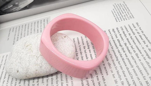 Brazalete de Resina Hecho a Mano de Alta Calidad para Mujer, Mejores Colores, Talla Estándar, Estilo Romántico para Boda, por AFZA ENTERPRISES - Product Image 2