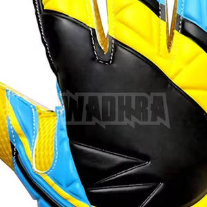 Guantes de portero de alto rendimiento con acolchado de látex grueso para un mejor control y manejo del balón - Product Image 5