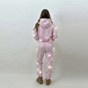 Sudadera con Capucha Rosa con Brillantina y Pedrería, Chándal Oversize con Bolsillo y Logotipo Frontal, Ropa de Invierno Unisex - Product Image 5