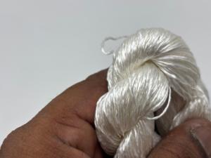 Fil de Soie de Mûrier 100% Pur, Fil de Soie Naturel Blanc Premium en Bobines pour Tissage, Tricot, Broderie, Crochet - Product Image 2