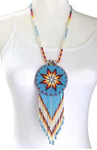 Ensemble collier et boucles d'oreilles ethniques, conçu pour compléter les sarees, les lehengas et les robes traditionnelles - Product Image 5