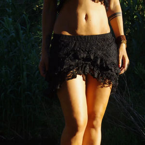 Minifalda de Encaje Estilo Boho Élfico |   Falda Gótica con Volantes de Hada |   Falda estilo duendecillo con capas para festivales, precio al por mayor - Product Image 1