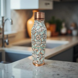 Botella de Agua de Cobre Puro con Diseño de Arquitectura Histórica y Arte Folclórico, Recipiente de Cobre Esmaltado de Lujo - Product Image 1