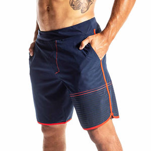 Pantalones cortos de malla para correr para hombre con cintura elástica y dobladillo con abertura lateral, pantalones cortos de malla clásicos para hombre con diseño sencillo. - Product Image 1