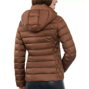 Chaqueta Acolchada Ligera Personalizada para Mujer, Chaqueta Acolchada de Alto Rendimiento Personalizada para Mujer - Product Image 5