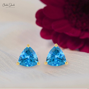 Pendientes de Oro Amarillo Real de 14K con Topacio Azul Suizo, Corte Trillón de 4MM, Diseño de Piedra de Nacimiento de Diciembre, con Cierre a Presión - Product Image 1