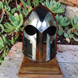 Casco Corintio Griego Antiguo con Pluma Negra, Disfraz Ateniense Espartano con Detalles en Latón y Acero, Decoración para el Hogar, Estilo Medieval de Rey - Product Image 4