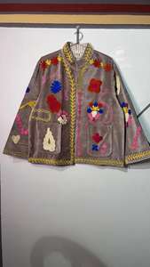 Chaqueta de Terciopelo Bordada a Mano con Diseño Floral, Abrigo Boho Suzani - Product Image 4
