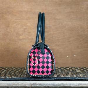 Bolso de Mano de Cuero de Lujo, Diseño a Cuadros Rosa y Negro, Asa Superior, Cierre de Cremallera - Product Image 3