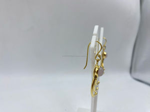 Pendientes chapados en oro al por mayor Pendientes Minimalista Glamoroso Accesorio de boda para mujer Hecho Oro Esterlina Con Perla - Product Image 2