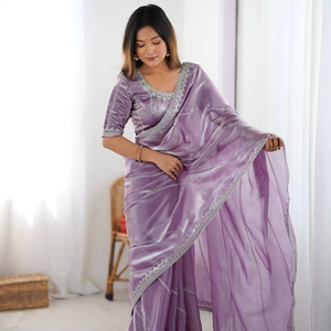 Sari en soie haut de gamme de créateur avec détails en sequins et chemisier sur mesure – Collection exclusive pour l'exportation - Product Image 1
