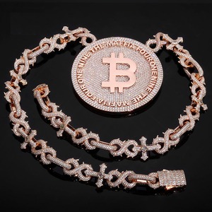 Collier ras du cou pour homme, pendentif rond style hip-hop, plaqué or rose, entièrement serti de pierres, finition argent rhodié - Product Image 6