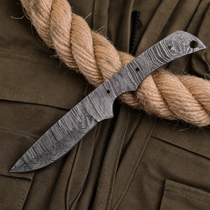 Cuchillo de caza y camping UA Supplies de grado industrial con hoja en bruto de acero de Damasco tipo Drop Point y mango de acero de Damasco - Product Image 1
