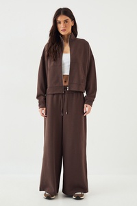 Pantalon de jogging ample marron pour femme en polyester et coton, longueur intégrale, avec logo personnalisé, idéal pour les tenues décontractées. - Product Image 5