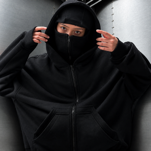 Veste streetwear personnalisée pour femme avec capuche double cagoule intégrée, fermeture éclair intégrale, en polyester et coton, avec cache-visage intégré et poignets côtelés - Product Image 4