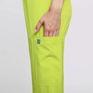Haut de blouse médicale unisexe vert lime à manches courtes, col polo, en tissu polyester tissé, uniforme d'hôpital avec couleur et logo personnalisables - Product Image 5
