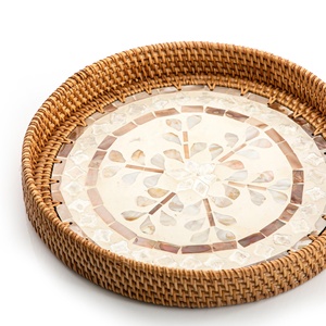 Plateau de service rond en nacre et rotin, fait main, tressé, décoratif, fabriqué au Vietnam, à prix avantageux - Product Image 2