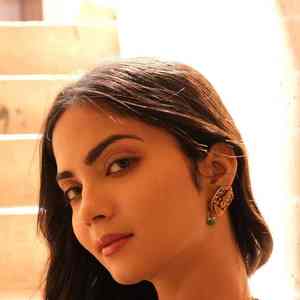 Juego de pendientes étnicos de plata de ley 925 con diseño de Ganesh, con piedras verdes rubí y perlas colgantes. - Product Image 2