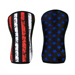 Genouillère pour homme à rayures rouges, blanches, noires et étoiles bleues, imprimé par sublimation, en polyester élastique, équipement de protection - Product Image 1