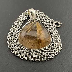 จี้หินควอตซ์รูทิเลเต็ดชุบทองคำขาวขนาดใหญ่สไตล์วินเทจ สร้อยคอทำมือจากหินธรรมชาติ เครื่องประดับสุดหรู ของขวัญสำหรับผู้หญิง - Product Image 1