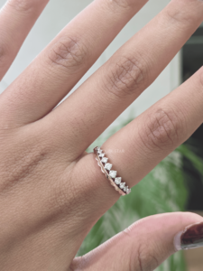 Anillo de Boda con Diamante Cultivado en Laboratorio, Oro Amarillo de 14K, 0.25ct, Corte Brillante, Banda Festoneada, Engaste de Puntas Compartidas, Certificado IGI, VVS2 - Product Image 4