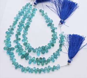Perles en apatite bleu ciel naturel en forme de goutte, vente en gros, 5x7MM 6x8MM, lisses, type briolette, pierres précieuses en apatite bleu clair, fil de bijoux - Product Image 1