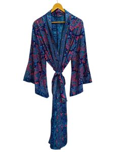 Robe kimono de luxe en soie patchwork, cache-maillot de bain, tenue de nuit, longue robe, kimono indien vintage fait main en soie de sari recyclée - Product Image 2