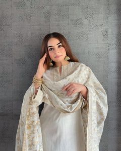 SAFAA - "Opulence Pure: Tissu de Robe en Coton Blanc Jacquard Zari" - Product Image 4