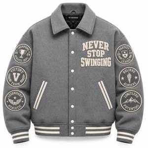 Chaqueta Varsity Gris para Hombre con Parches Bordados, Estilo Preppy, Chaqueta de Béisbol de Algodón para Otoño - Product Image 1