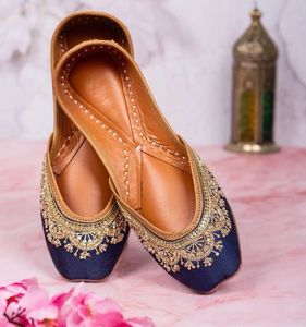 New Arrival Women Khussa Handmade Pumps Pakistani Traditional Flats Embroidered Comfortable Ladies Ethnic Shoes OEM ODM - Product Image 3