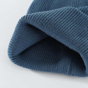 หมวกบีนนี่พรีเมียมปักโลโก้ตามสั่ง สำหรับฤดูหนาว บุซาตินและขนแกะ อุ่นสบาย ใส่ได้ทั้งชายและหญิง หมวกทรงสกัลแคปสุดหรู เหมาะสำหรับไปเที่ยวทะเล ผลิตจากโพลีเอสเตอร์/คอตตอน - Product Image 5