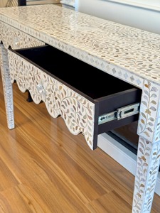 Table console élégante faite à la main en nacre moderne pour salon, meuble décoratif de luxe pour entrée - Product Image 5