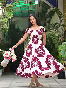 เดรสยาวพิมพ์ลายดอกไม้สำหรับผู้หญิง แบบเปิดไหล่ ช่วงตัวเสื้อสม็อค แต่งลำลองสำหรับฤดูร้อนและชายหาด - Product Image 6