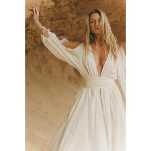 Vestido maxi blanco bohemio con cuello en V profundo para mujer, de manga larga, fluido, para playa, vacaciones o fiestas. - Product Image 2