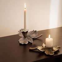 Porte-bougie en forme de fleur, finition argentée, parfait pour la décoration intérieure, centre de table et décoration festive, provenant d'Inde.