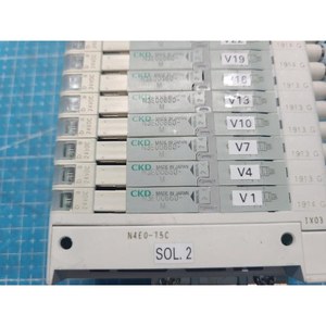 Conjunto de Válvulas Solenoides Neumáticas CKD N4E0-T51R + N4E0-Q + N3E00660-M + N4E0-Q-C + N4E0-T52 Usado Como Es, Semiconductores Legacy - Product Image 3